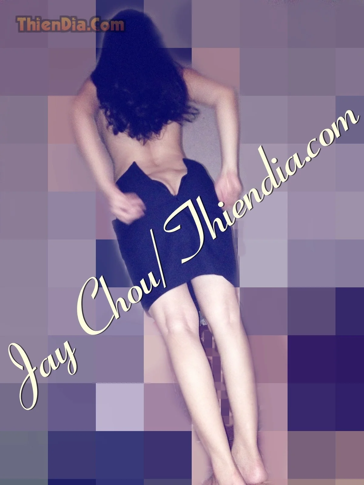 Người phụ nữ trong chủ đề thiên địa sex với trang phục gợi cảm
