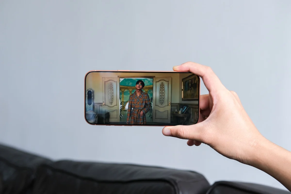 hình ảnh iPhone 17 Pro Max thực tế (2)