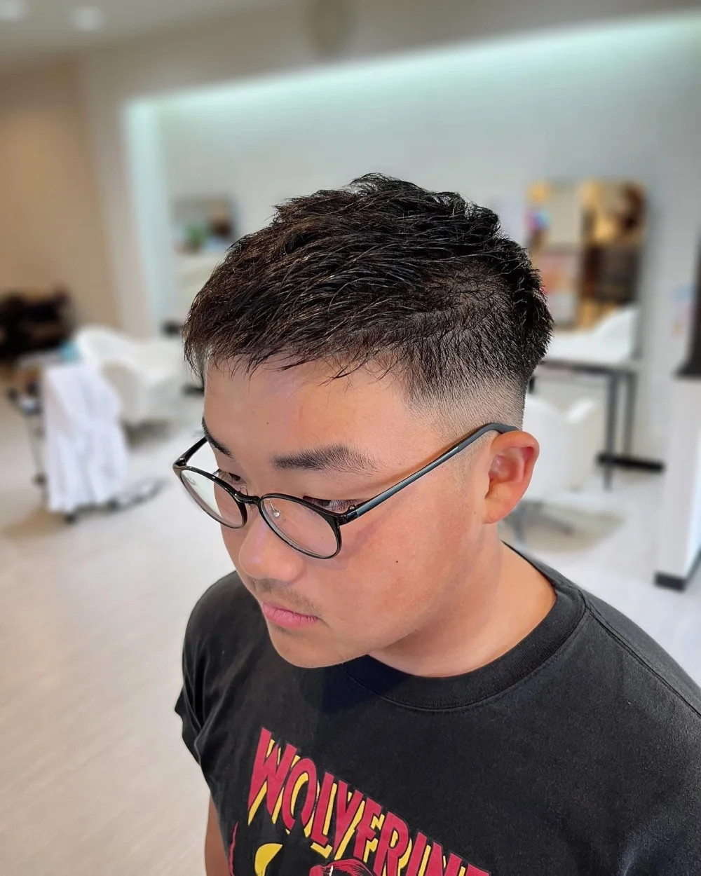 Kiểu tóc undercut mái dài phong trần và nghệ sĩ