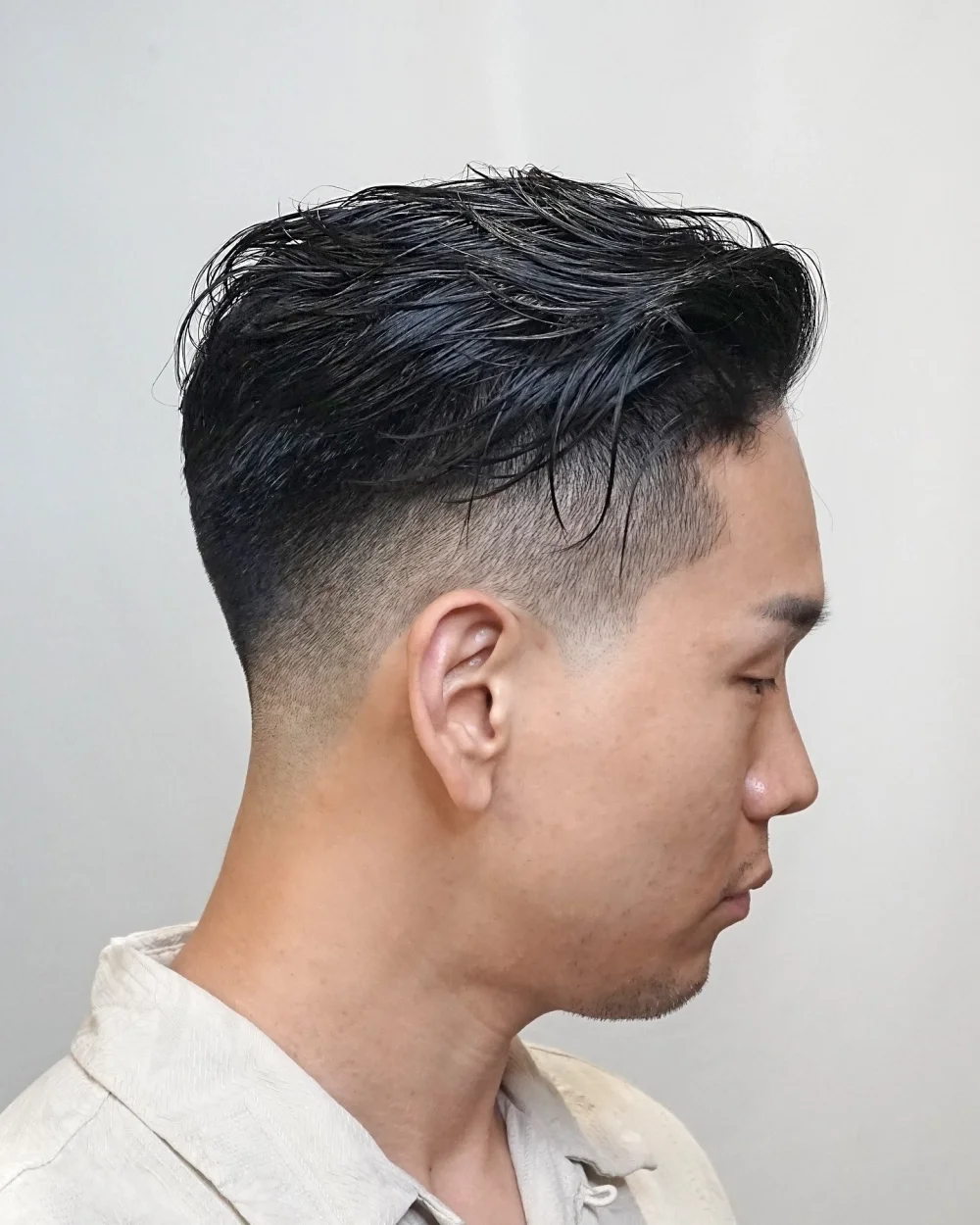 Mẫu undercut cho mặt tròn giúp gương mặt thon gọn hơn