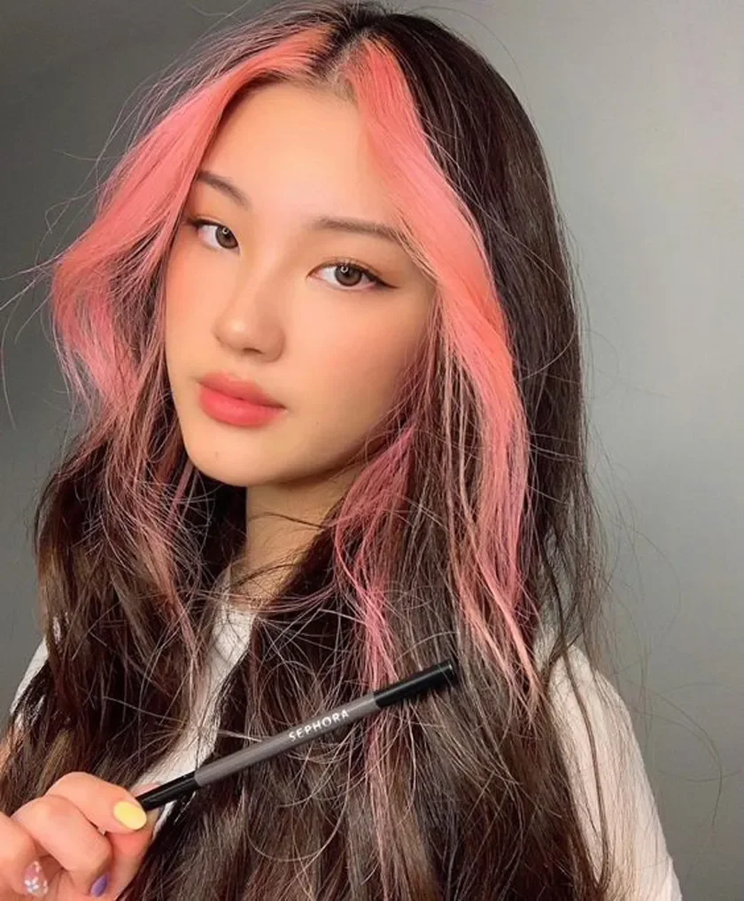 Tóc đen với light màu hồng phong cách Pop Art