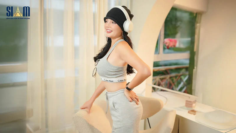gái xinh khoe mông - mẫu 72