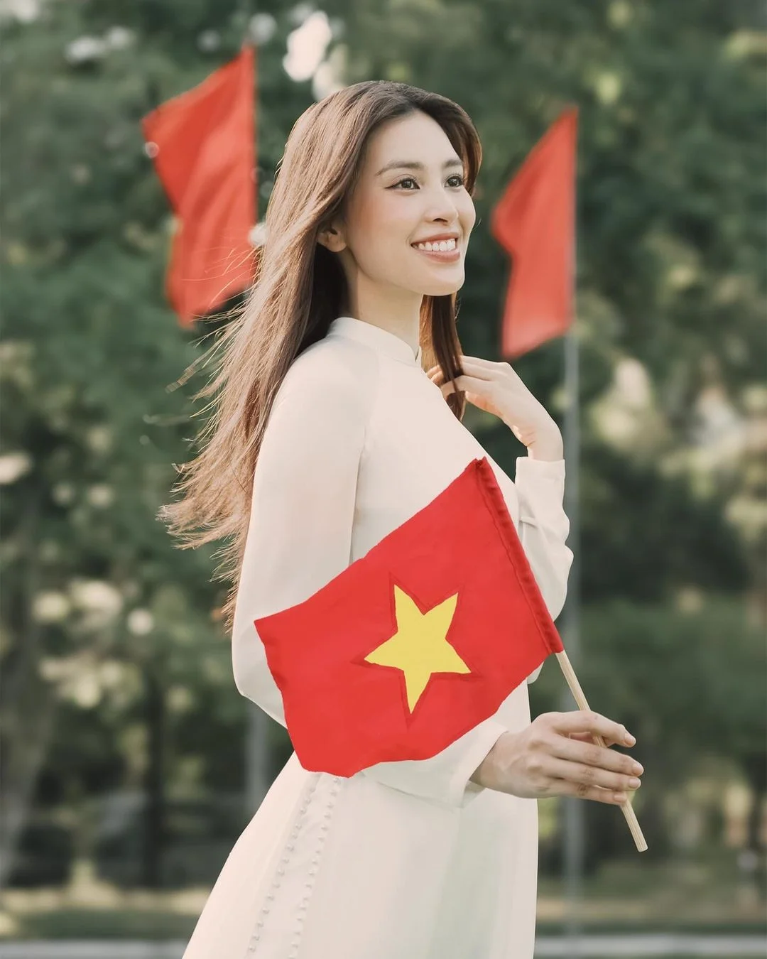 Dàn hoa hậu mặc áo dài chào mừng lễ độc lập 30/4 (2)