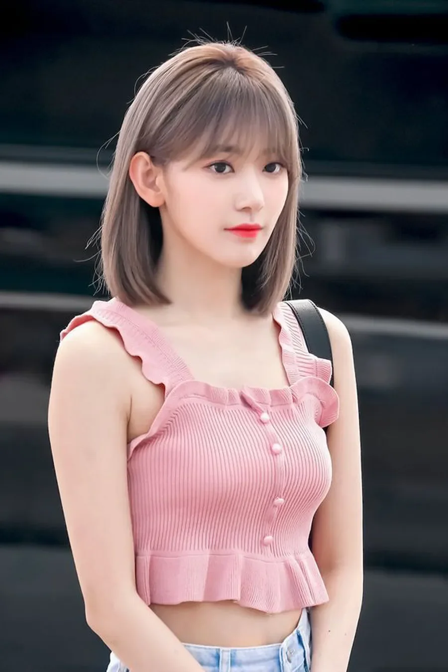 Tóc ngắn ngang vai