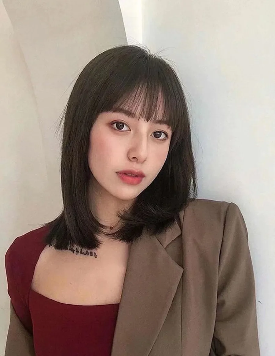 Tóc nữ ngắn uốn cụp chữ C