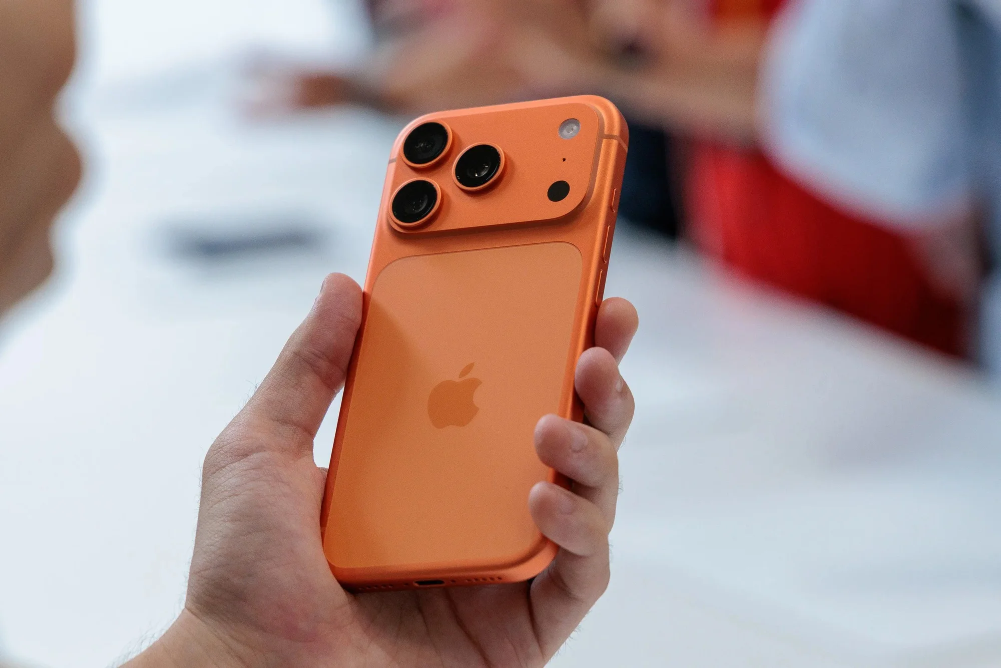 Bất chấp tranh cãi về thiết kế, iPhone 17 Pro và iPhone 17 Pro Max vẫn được dự báo "cháy hàng" tại Việt Nam