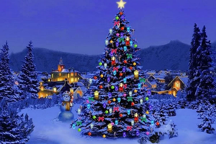 Cây thông Noel rực rỡ giữa khung cảnh ngôi làng tuyết Giáng sinh